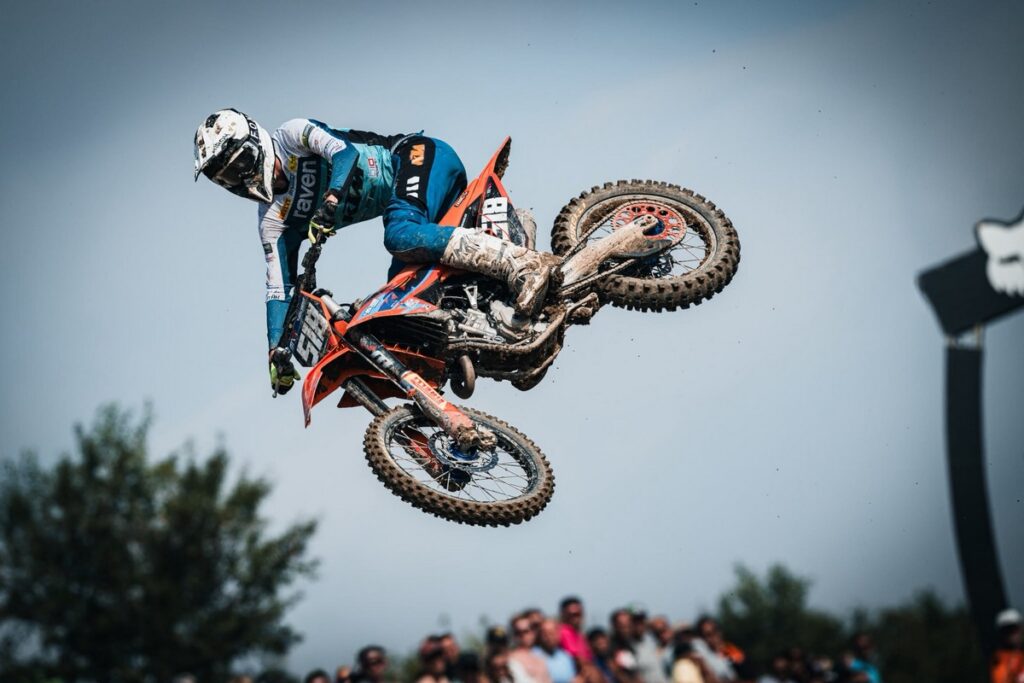 Douwe van Mechgelen laat veelbelovende snelheid zien bij de MX2-klasse in Foxhill